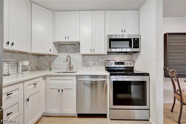 Building Photo - 8110 S Woods Cir