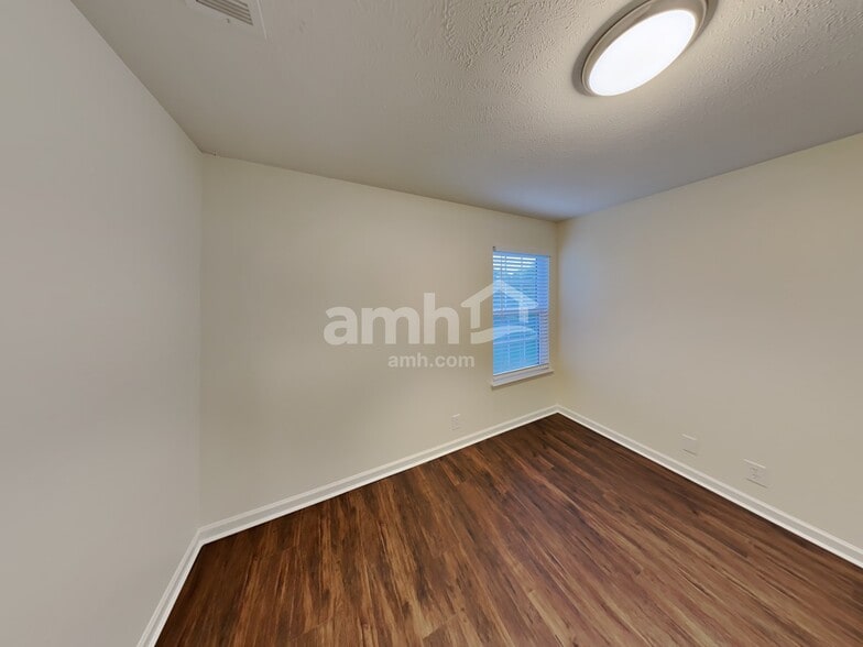 Building Photo - 7400 E Winchester Dr