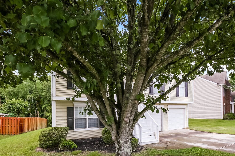 Building Photo - 3037 Old Ironside Dr