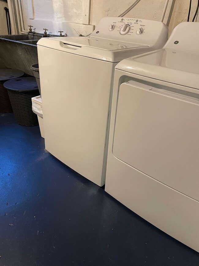 Building Photo - Charming duplex available in Cherry Creek North, one of Denver’s most sought-after neighborhoods!