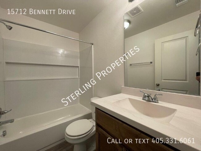 Building Photo - 15712 Bennett Dr