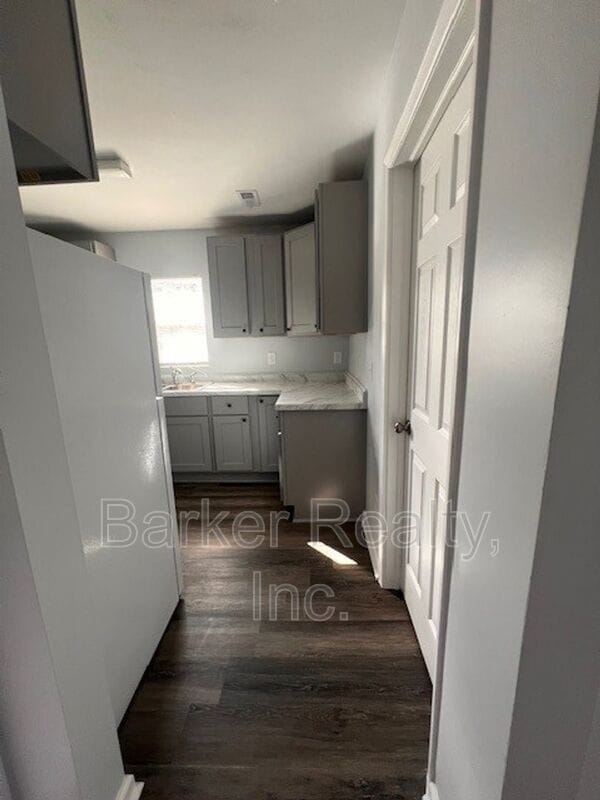 Building Photo - 1602 Pender St