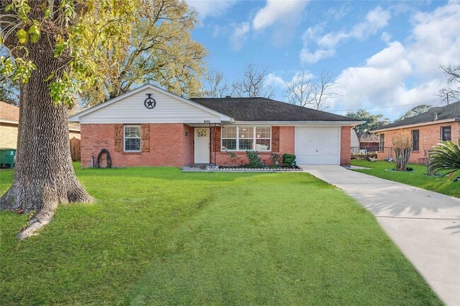 Building Photo - 6014 Belarbor St