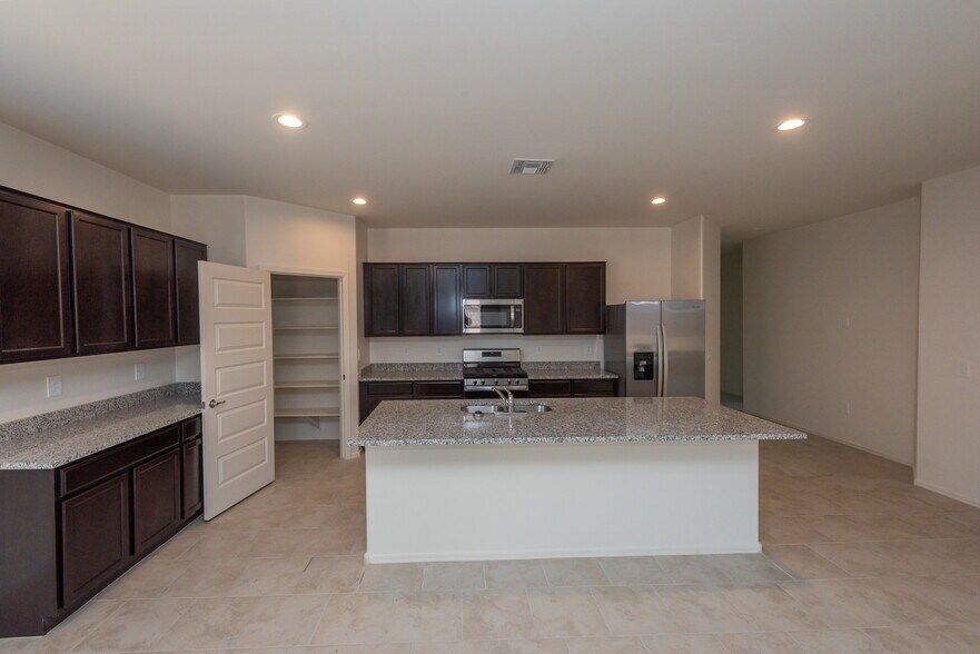 Building Photo - 10321 N Arroyo Lupine Way