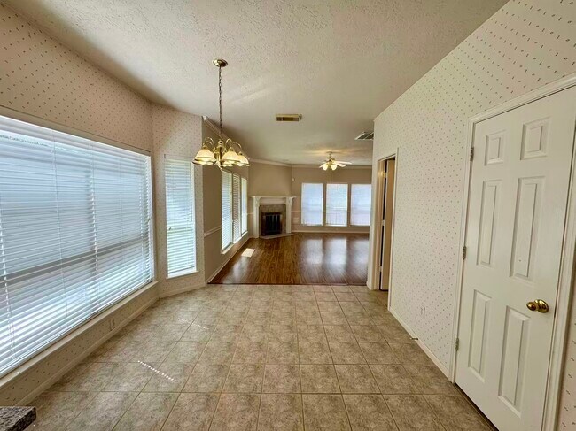 Building Photo - 2439 Shelby Park Dr