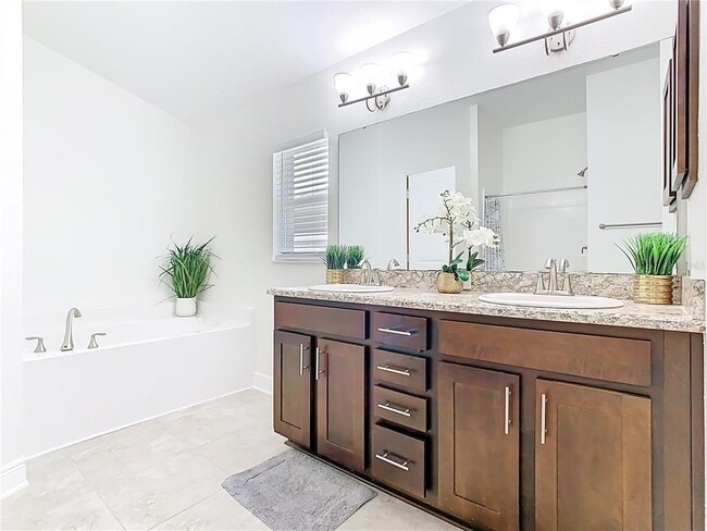 Building Photo - 465 Buchannan Dr