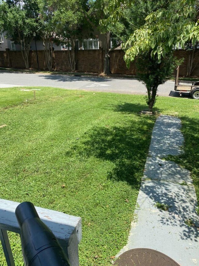 Building Photo - 418 Iverson Way