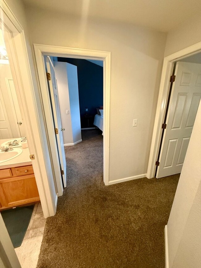Building Photo - 5225 White Willow Dr