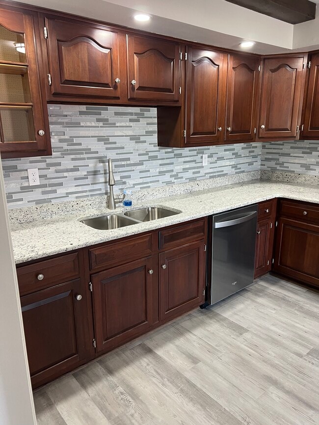 Building Photo - 161 N Gates Ave