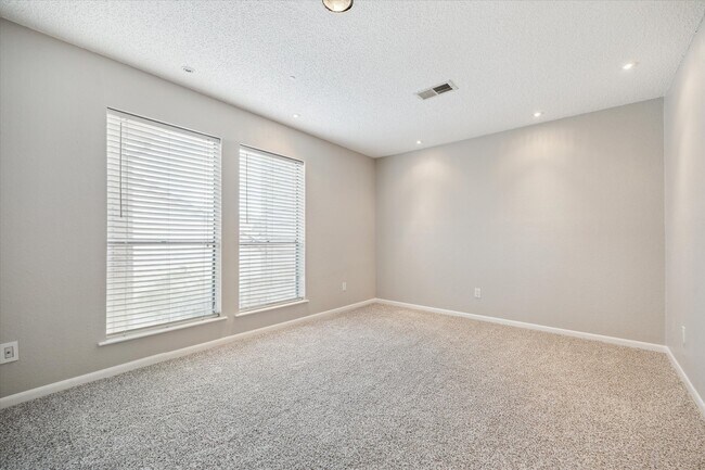 Building Photo - 2277 S Kirkwood Rd