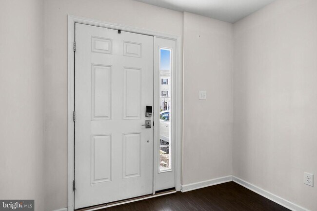 Building Photo - 8 Iron Gate Rd