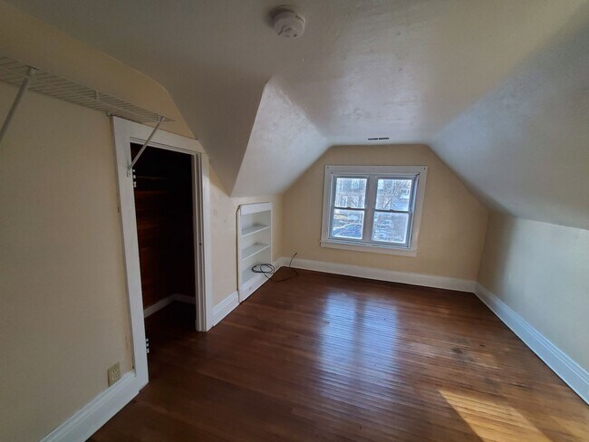 Building Photo - 4 Bedroom House for June 1st