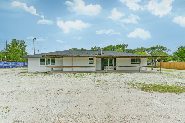 Building Photo - 9030 Almeda Genoa Rd