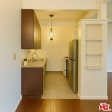 Building Photo - 451 S Oakhurst Dr