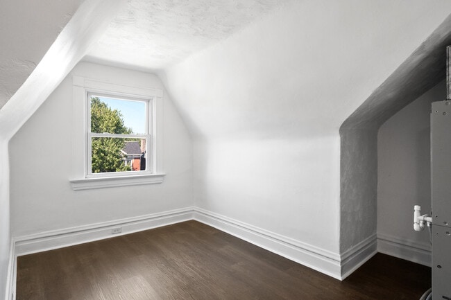 Building Photo - 5855 De Giverville Ave