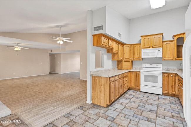 Building Photo - 16250 N 64th Pl