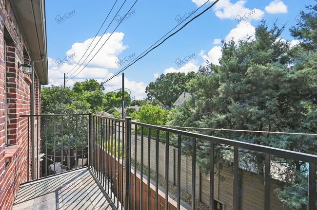 Building Photo - 5211 Mission Ave