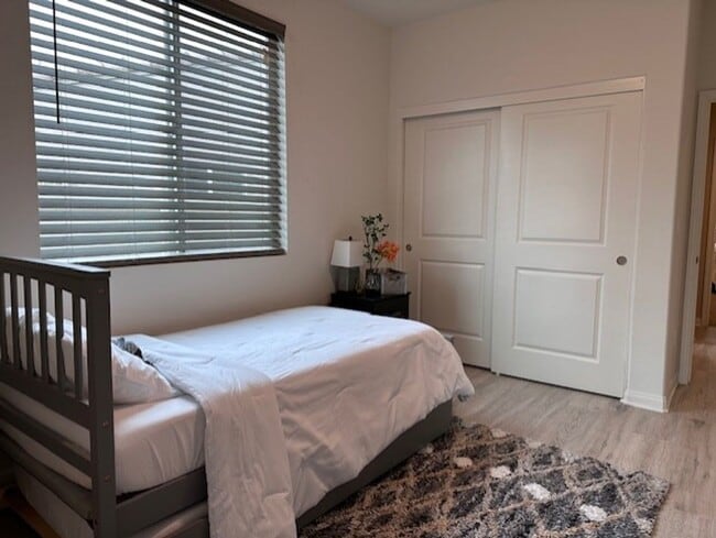 Building Photo - 1327 Clasico Dr