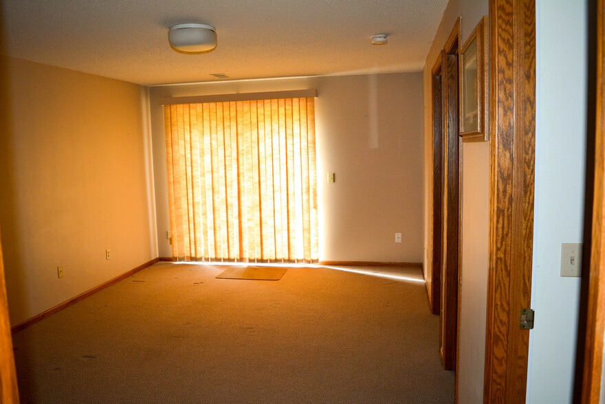 Downstairs family room - 2002 Mesabi Ave