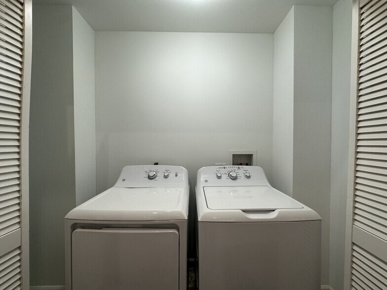 Building Photo - 2550 S Wabash Ave