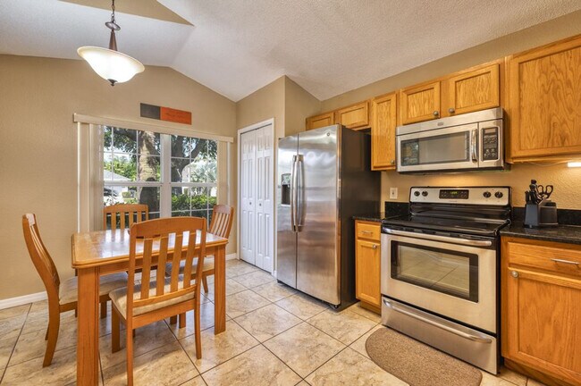 Building Photo - 1070 Lake Berkley Dr