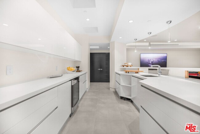 Building Photo - 2501 Zorada Dr