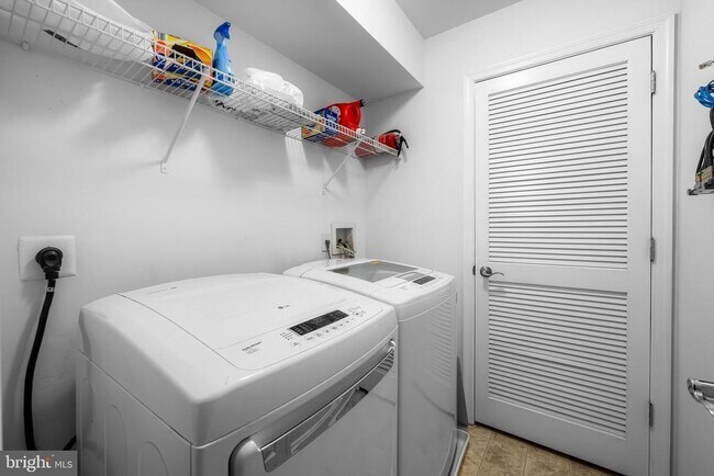 Building Photo - 2614 Lighthouse Ln