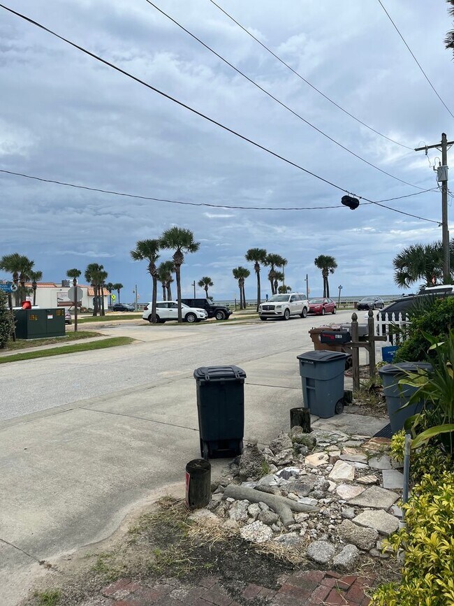 Building Photo - Flagler Beach 2BR/1.5BA Fully Furnished Upstairs Apartment – Across from the Ocean