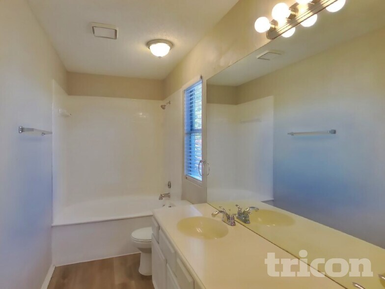 Building Photo - 1204 Shakleford Cir