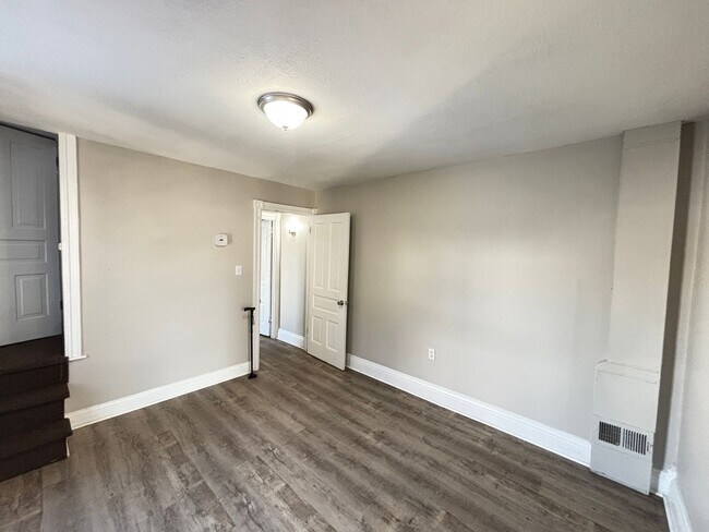 Building Photo - charming semi-detached Allentown home