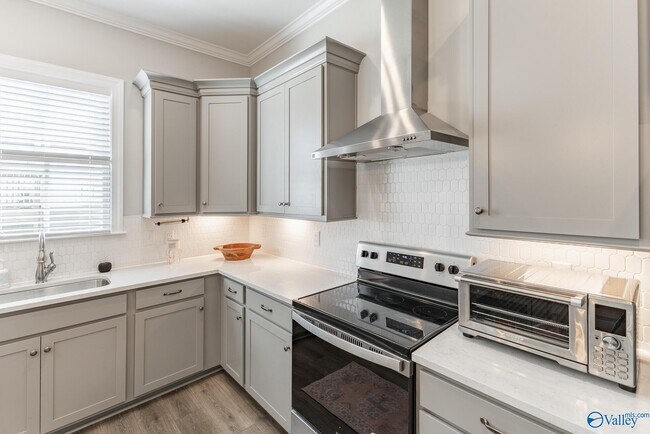 Building Photo - 40 Pine St