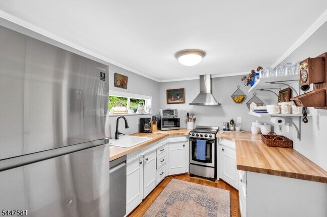 Building Photo - 209 Hudson Ave