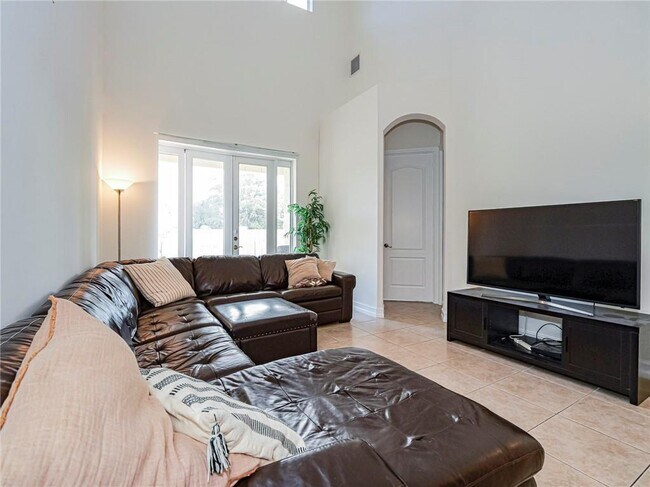 Building Photo - 1825 Bridgepointe Cir