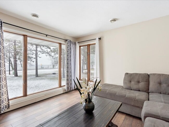 Building Photo - 3 Bedroom House on Mille Lacs Lake - All U...