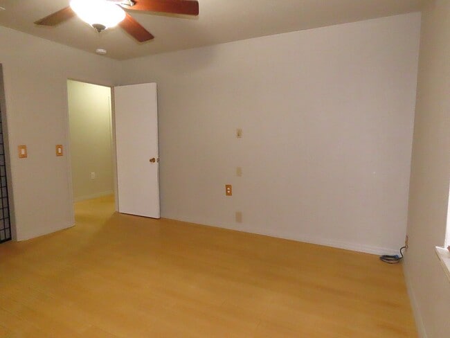 Building Photo - Country Living-City Close! 3 Bedroom, 2 Ba...