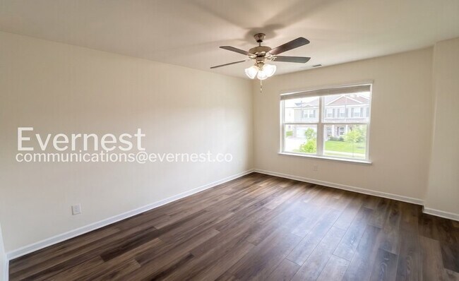 Building Photo - 5 Bed/5 Bath Home with 3 Car Garage / Pet-Friendly / Available Now!