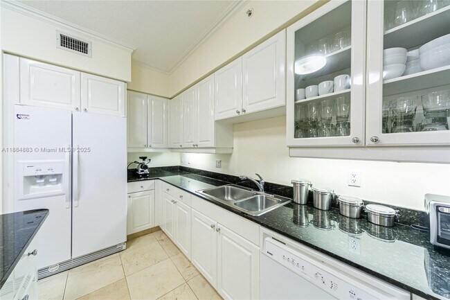 Building Photo - 707 Crandon Blvd