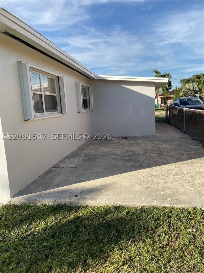 Building Photo - 6428 SW 39th St