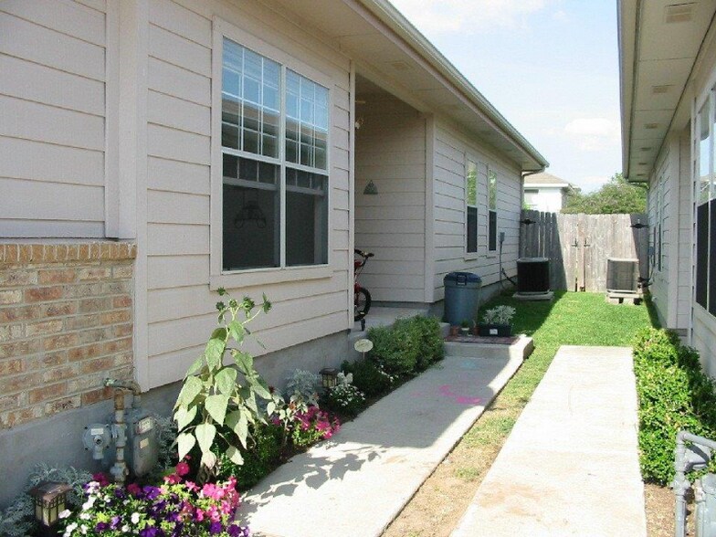 Building Photo - 2819 Southampton Way