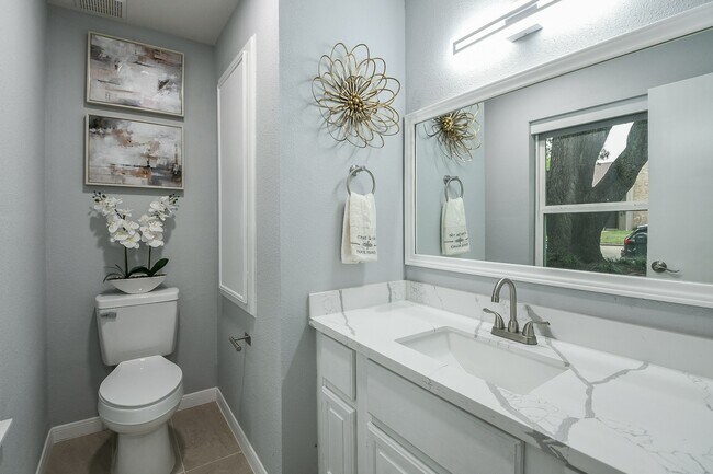 Building Photo - 7931 Ellinger Ln