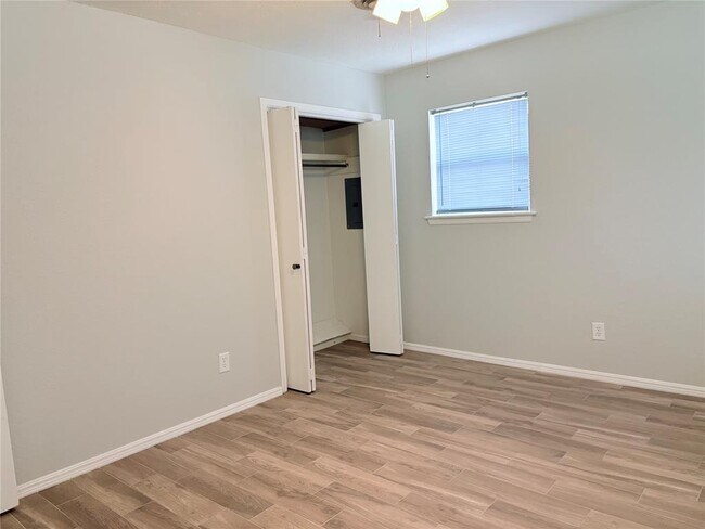 Building Photo - 625 SW 68th St