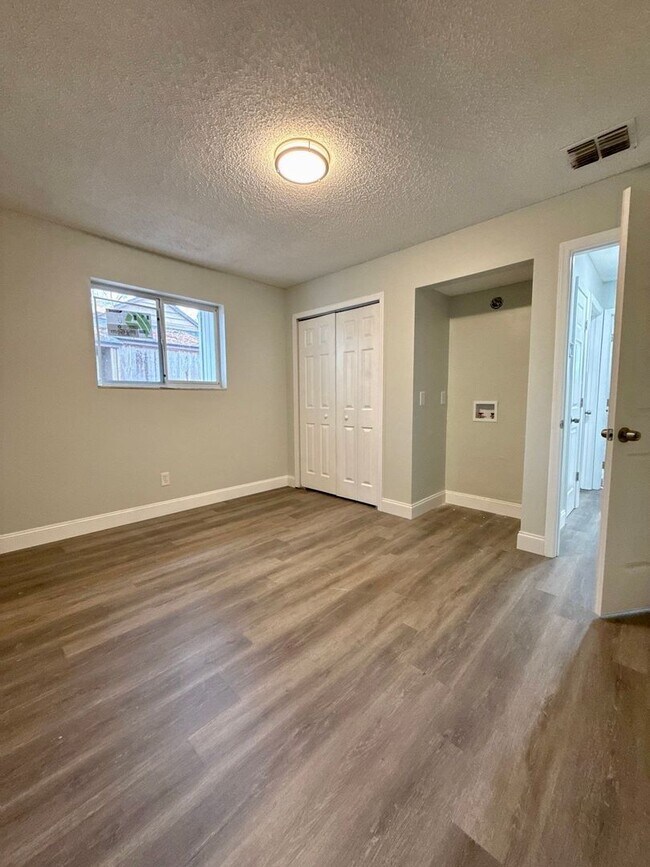 Building Photo - 5035 Westchase Ct