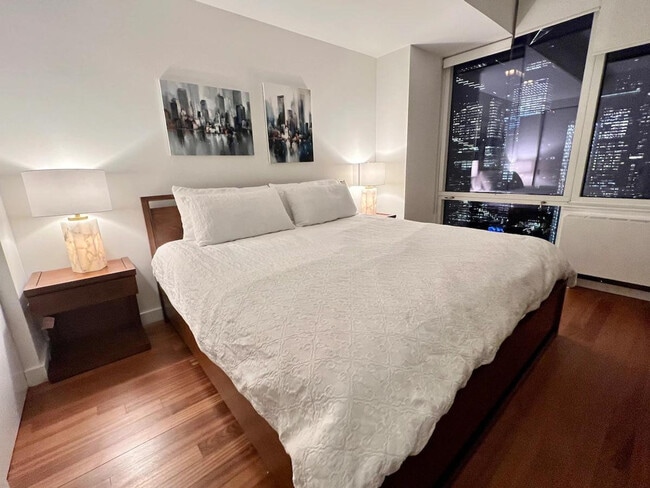 Building Photo - 312 W 42nd St