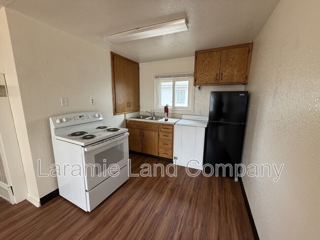 Building Photo - 859 N 4th St