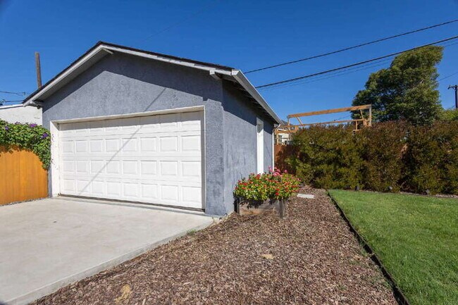 Building Photo - 4513 E Cervato St