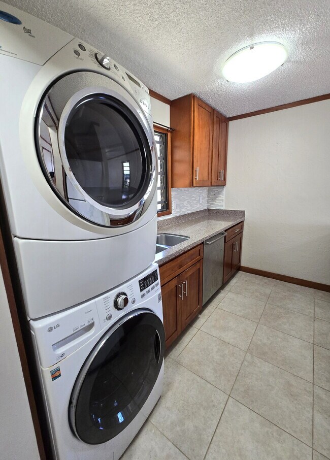 Building Photo - 2Br/1.5ba/2pkg Split Level Townhome - Pearlridge Aiea