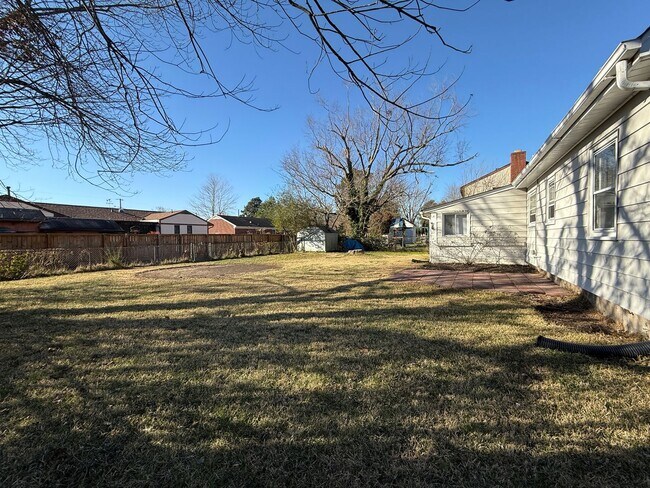 Building Photo - Tastefully Updated 4 Bedroom Home.