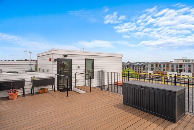 Building Photo - 51 Silver St