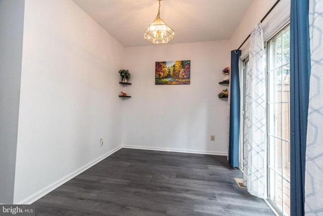 Building Photo - 483 Fort Hill Cir