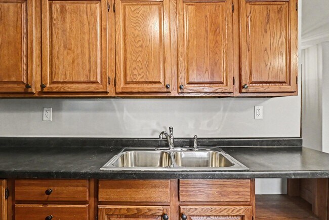 Building Photo - 307 E Bridge St